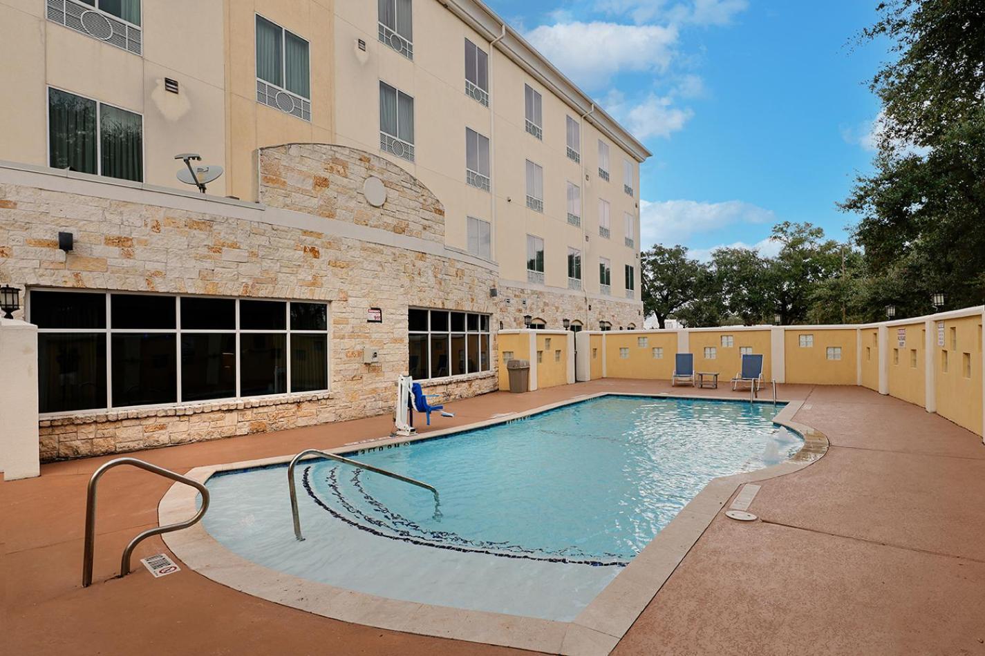 Holiday Inn Express & Suites Houston Northwest-Brookhollow By Ihg Exterior photo