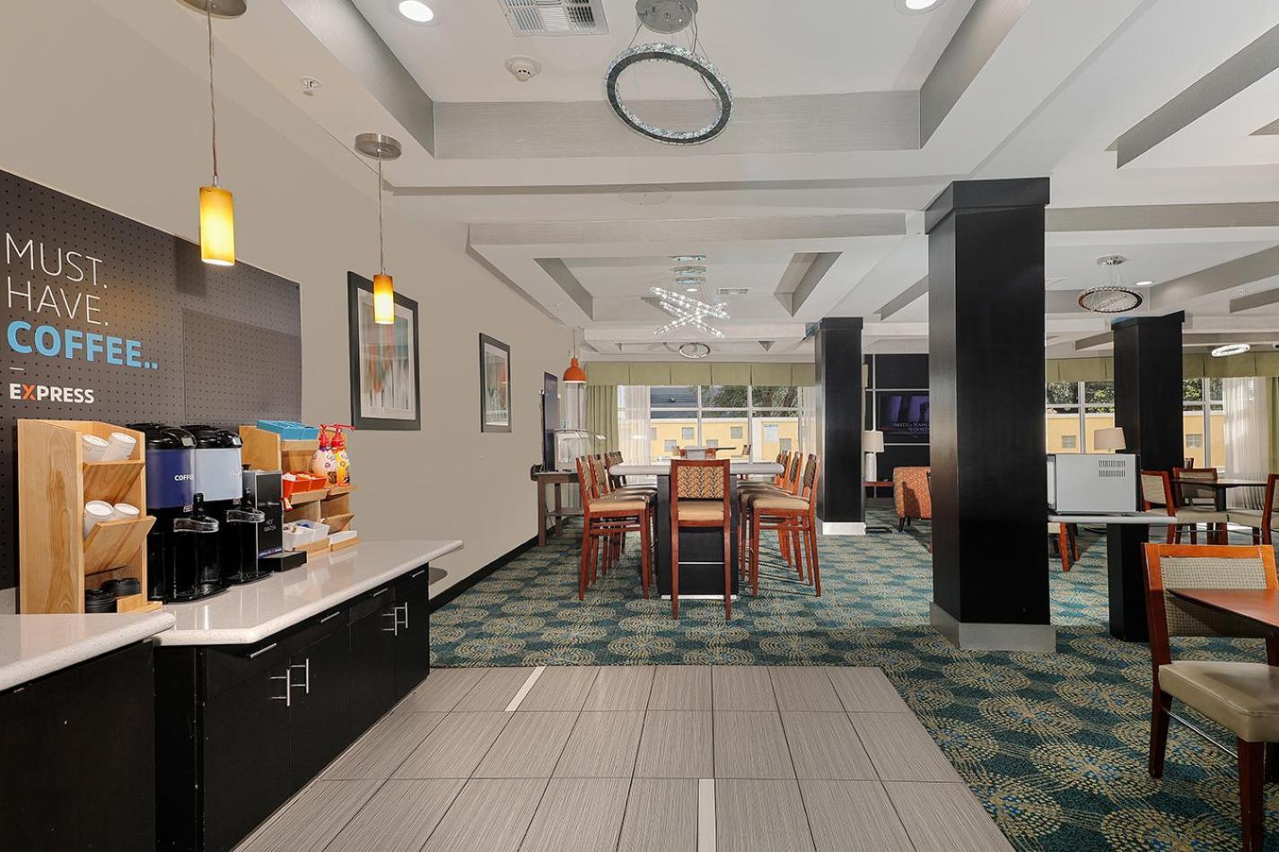 Holiday Inn Express & Suites Houston Northwest-Brookhollow By Ihg Exterior photo