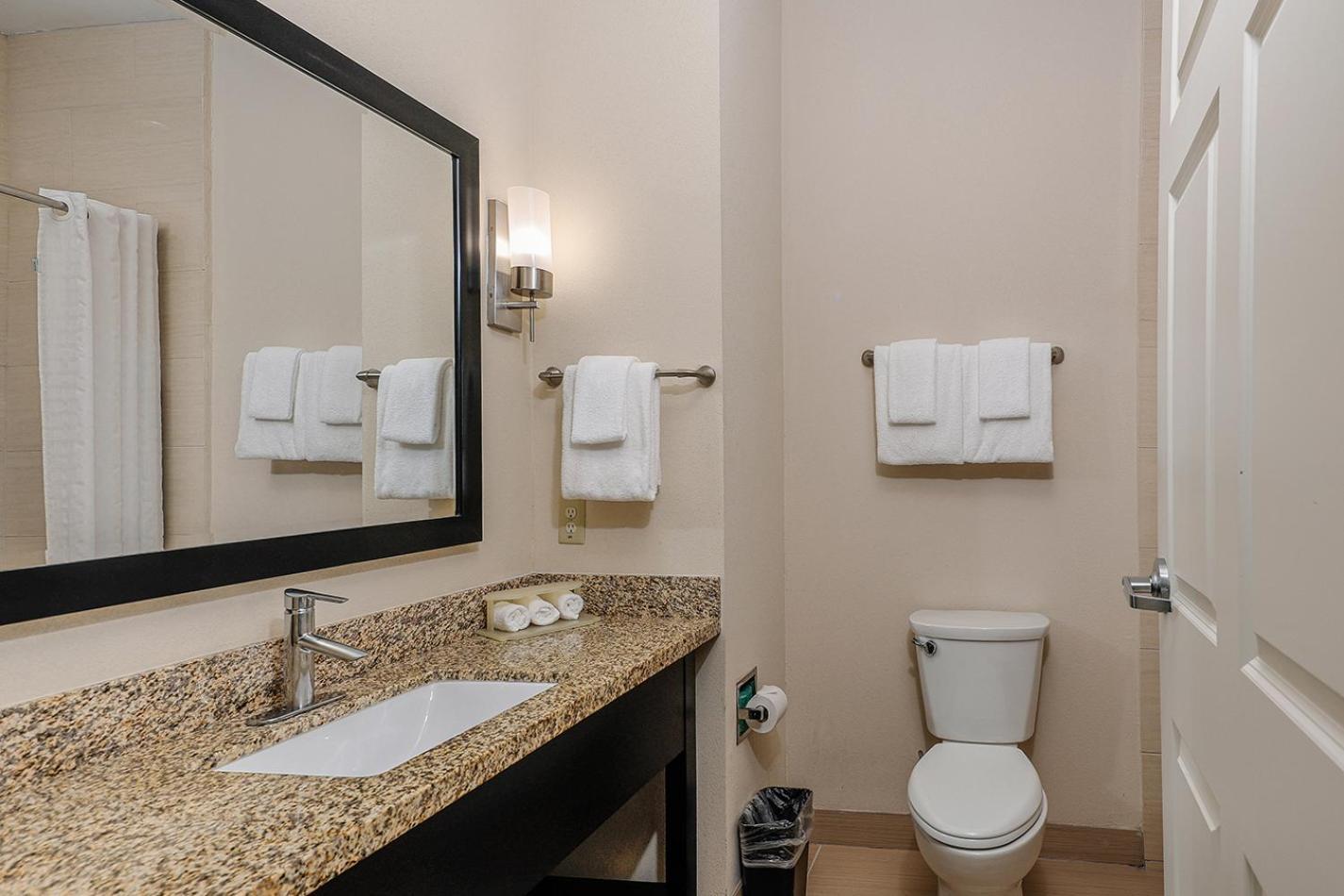 Holiday Inn Express & Suites Houston Northwest-Brookhollow By Ihg Exterior photo