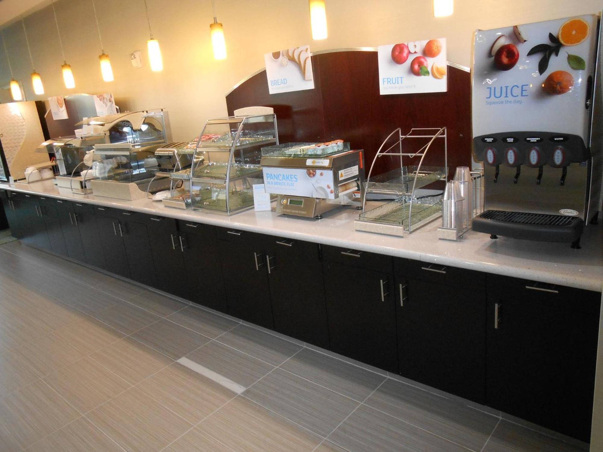 Holiday Inn Express & Suites Houston Northwest-Brookhollow By Ihg Exterior photo